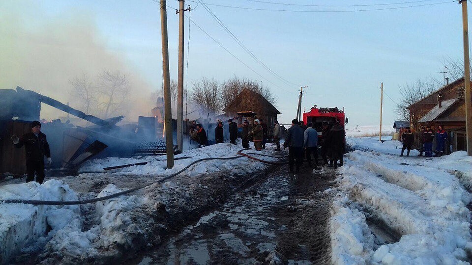 От домов остались лишь обгорелые развалины