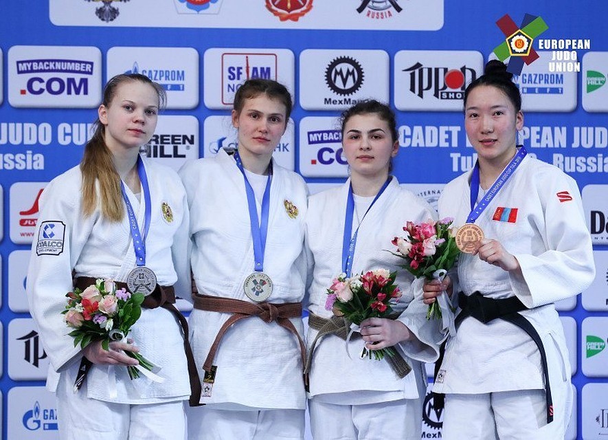 Татьяна Гузун (крайняя слева) на двух этапах Кубка Европы завоевала серебро и бронзу. Очередь за золотом?