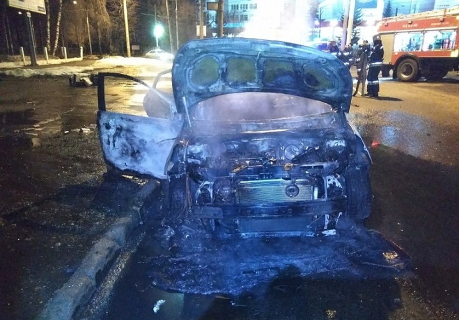 Огонь полностью уничтожил загоревшийся «Hyundai Solaris»