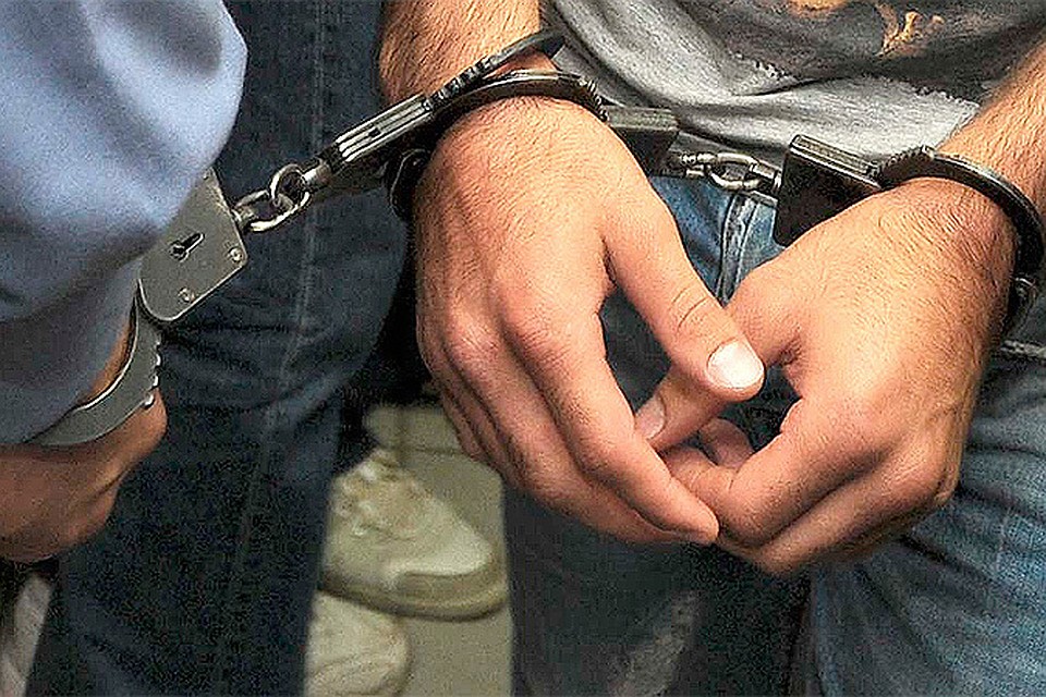 Спас свое добро: житель Азова запер в доме вора