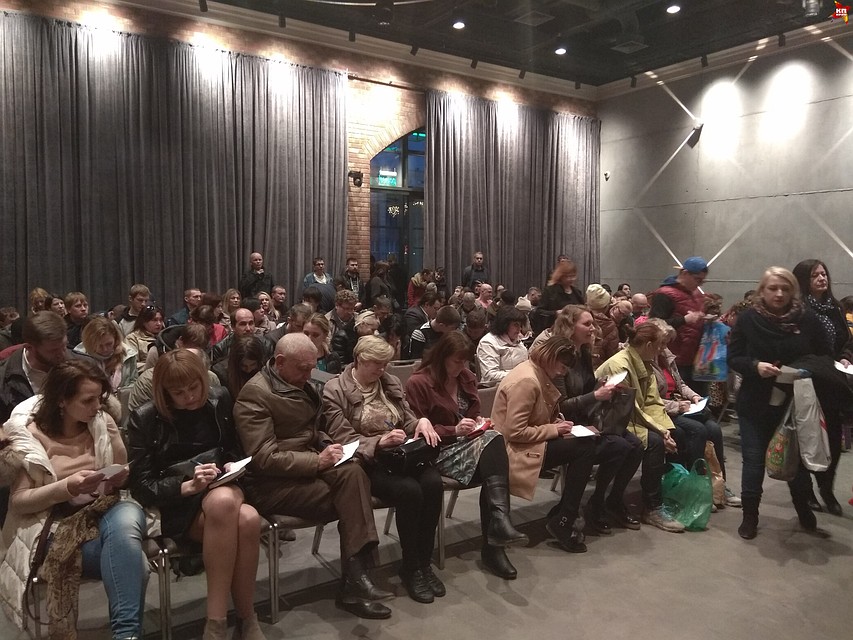Во второй день кастинга на пробы пришли около 200 человек