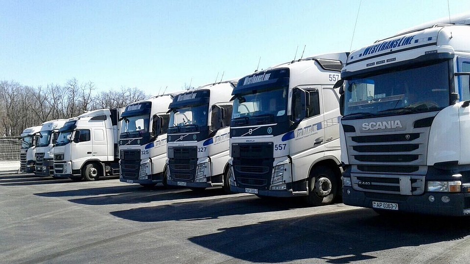 Уже в воскресенье газон начнут монтировать