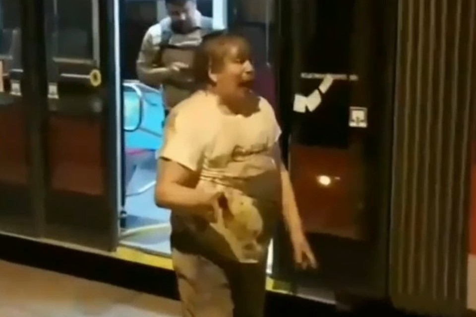 Мужчина был настолько пьян, что просто не отдавал себе отчета.