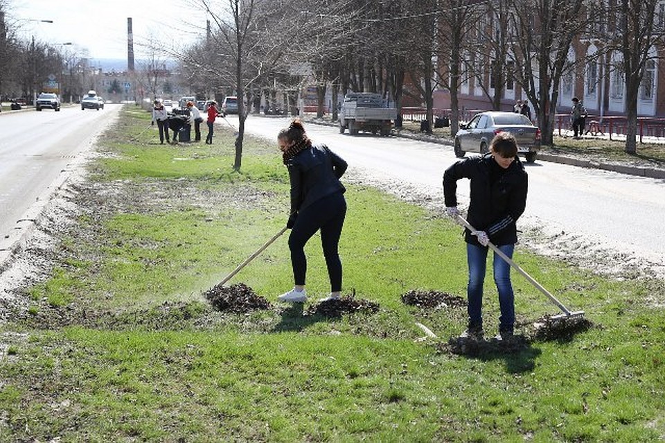 На Красном генеральная уборка прошла на улице Титова. Фото: мэрия