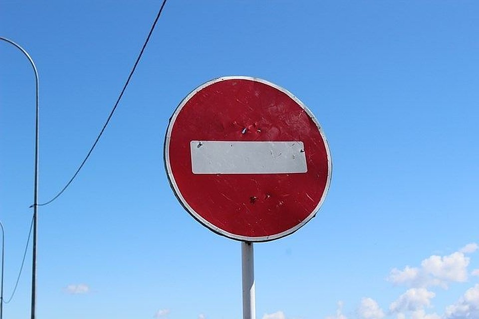 Некоторые ограничения продлятся до сентября.