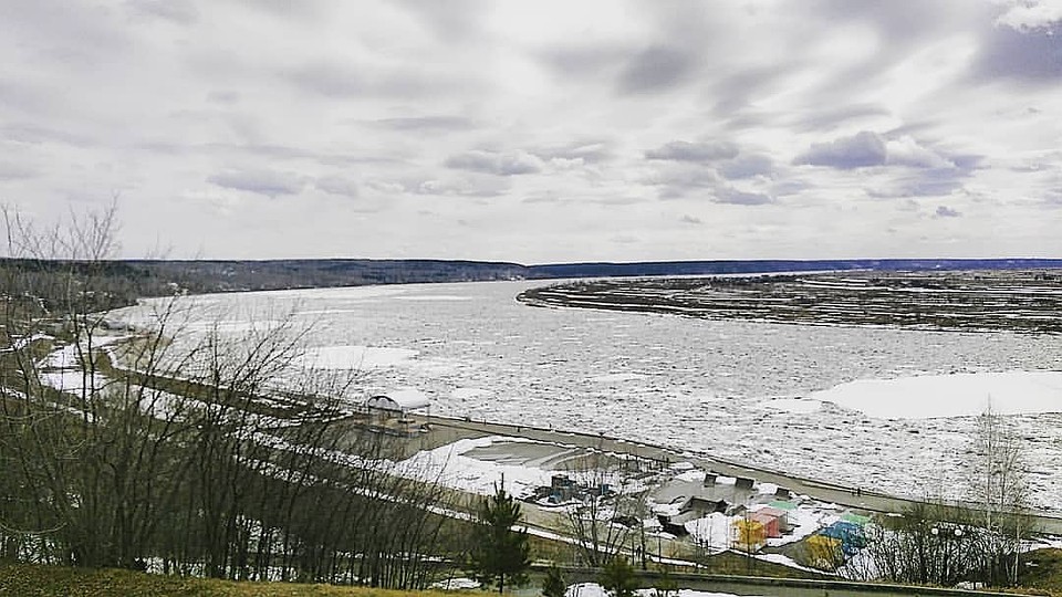 Сегодня утром голова ледохода находилась в районе Лагерного сада. Фото: Надежда Лунга
