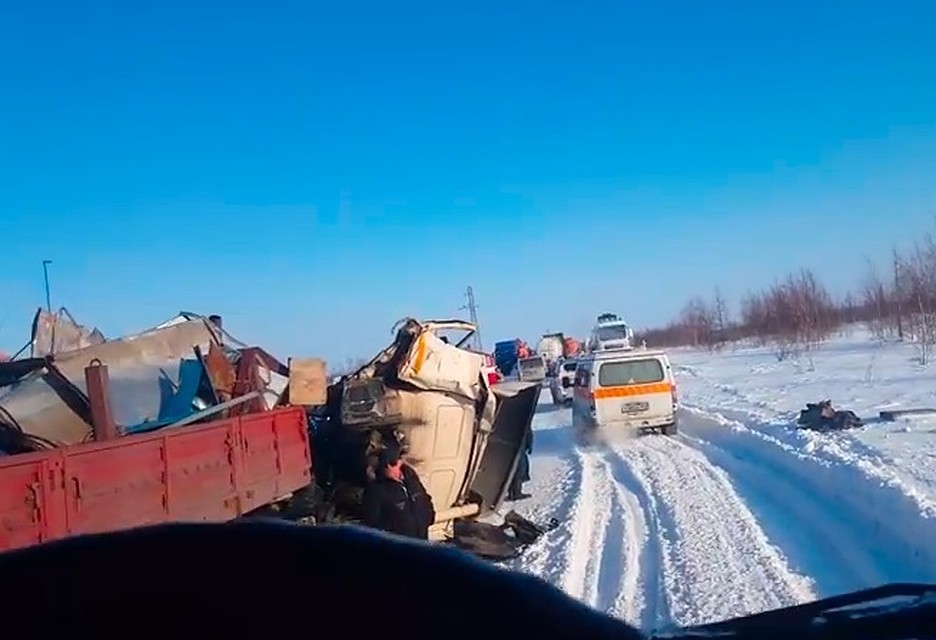 Новоуренгойские врачи спасают жизнь пострадавших в крупном ДТП