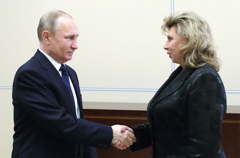 Президент России Владимир Путин и уполномоченный по правам человека в РФ Татьяна Москалькова во время встречи в Ново-Огарево. ФОТО Михаил Климентьев/пресс-служба президента РФ/ТАСС