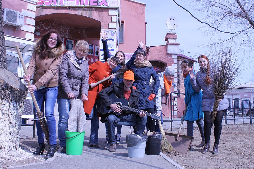 Выкладывать снимки нужно в Instagram с хештегами #ЧистыйГородБЛГ, #МассовыйСубботник, #БольшеЧемУборка, #КреативныйСубботник