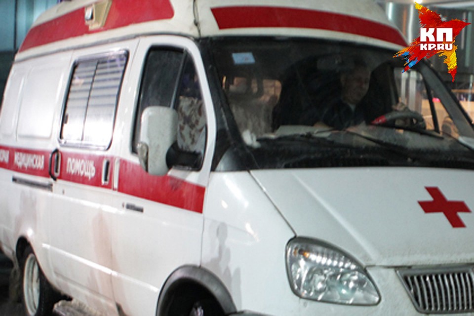 Медики приехавшие на место аварии, диагностировали у него сотрясение мозга, ушиб брови и колена.
