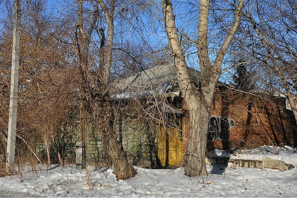 Снести хотят вот этот дом.