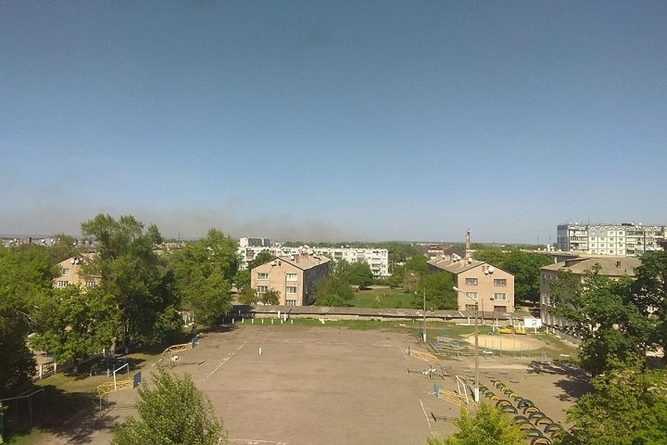 Дым от пожара виден далеко за пределы города. Фото: obozrevatel.com