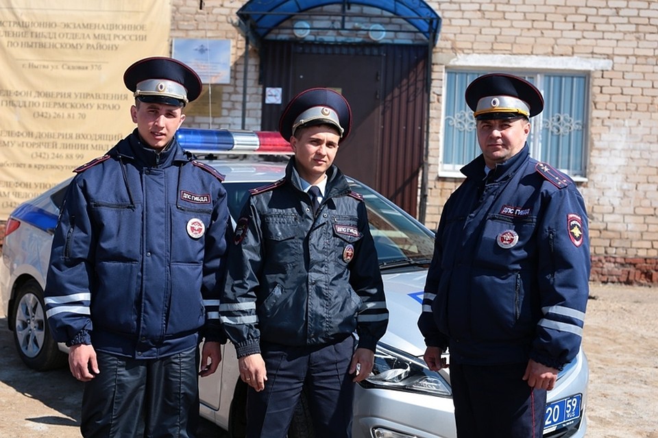 Полицейские спасли семью на пожаре. Фото: ГУ МВД.