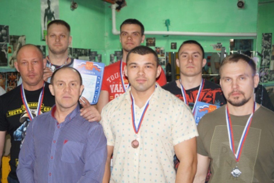 В Комсомольске-на-Амуре полицейские померялись силами в тренажерном зале