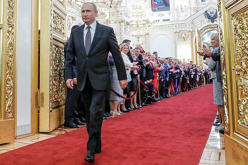 Владимир Путин перед началом церемонии инаугурации президента России.