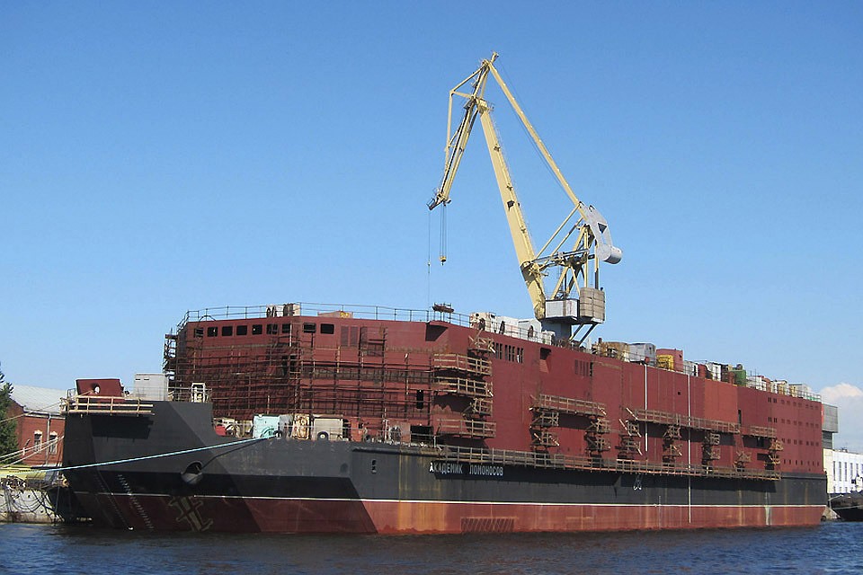 Российская плавучая атомная электростанция «Академик Ломоносов» отправилась в первое морское путешествие. Фото: с сайта staticflickr.com.
