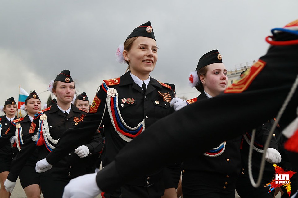 Репетиция Парада Победы прошла в Барнауле. Фото: Олег УКЛАДОВ