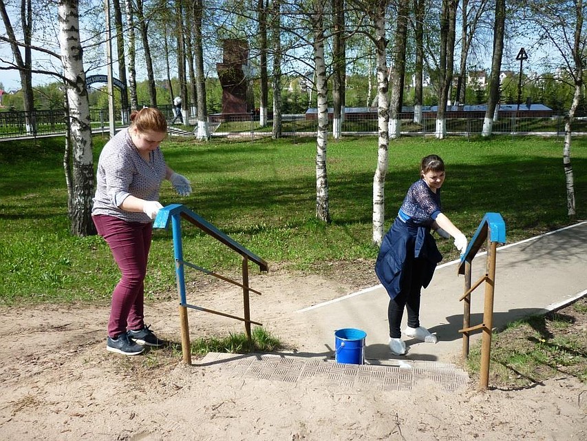 Молодежь «Тверь Водоканала» ко Дню Победы благоустроила мемориал