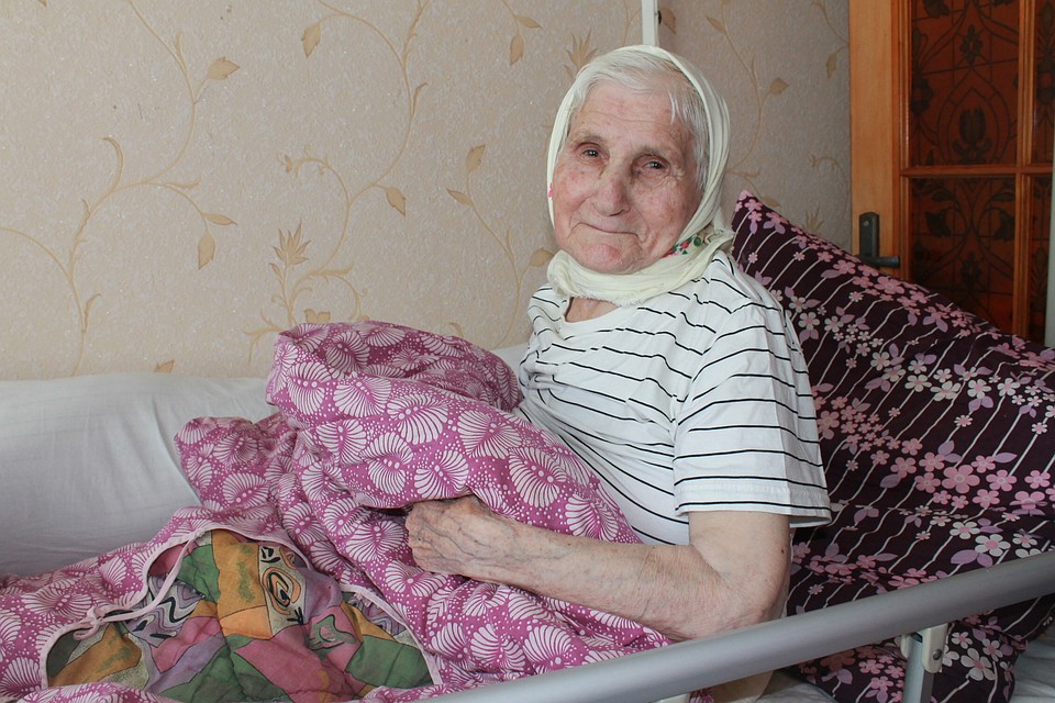 Уже три года Нина Ивановна буквально прикована к кровати. Единственное, что может помочь женщине передвигаться - качественный пандус