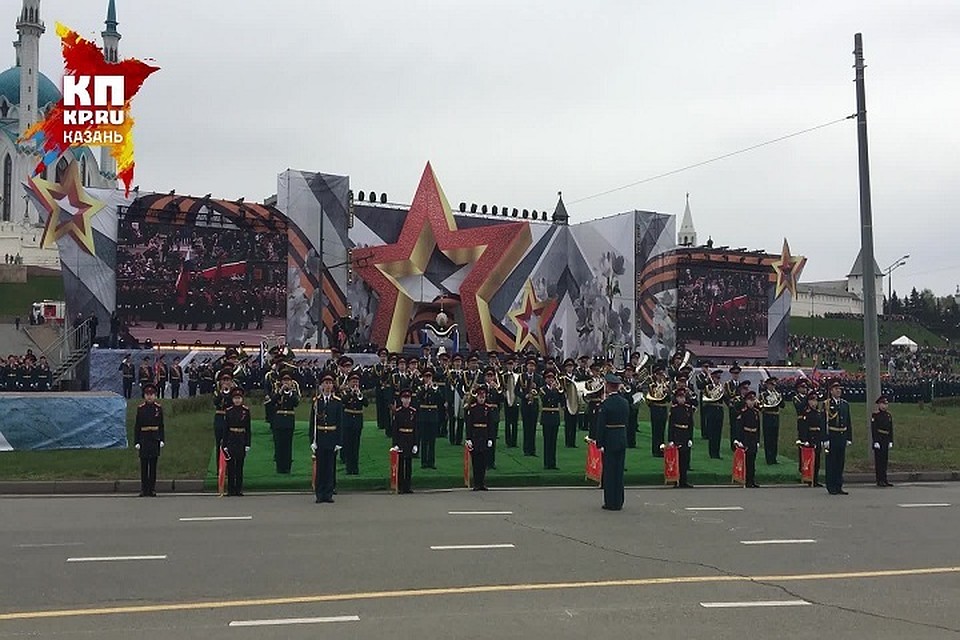 Парад на площади Тысячелетия