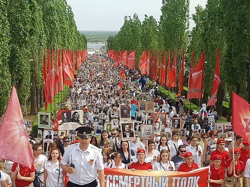 В "Бессмертном полку" по Волгограду прошли 55 тысяч человек