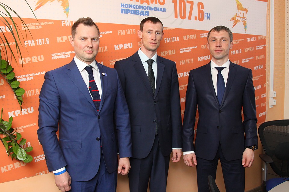 Игорь Стыценко, представитель рабочей группы по парковкам, Дмитрий Загребин, начальник Управления инвестиционного развития, Артем Богданов, начальник Управления благоустройства и транспорта