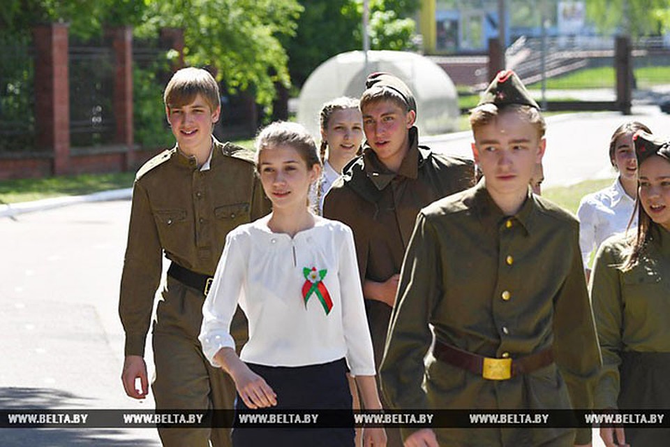 Николай Лукашенко и его одноклассники приехали в интернат. Фото: belta.by