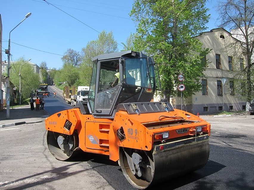 Продолжается ремонт и на других улицах Брянска.