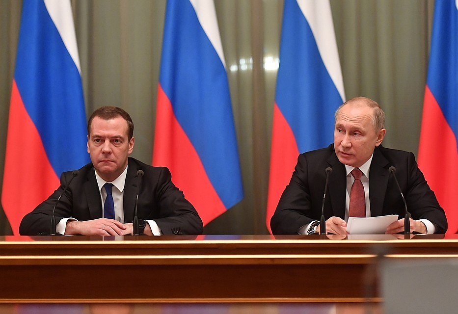 Премьер-министр Дмитрий Медведев и президент Владимир Путин