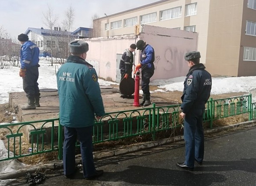 В Ноябрьске проходит весенняя проверка пожарных гидрантов 89.mchs.gov.ru