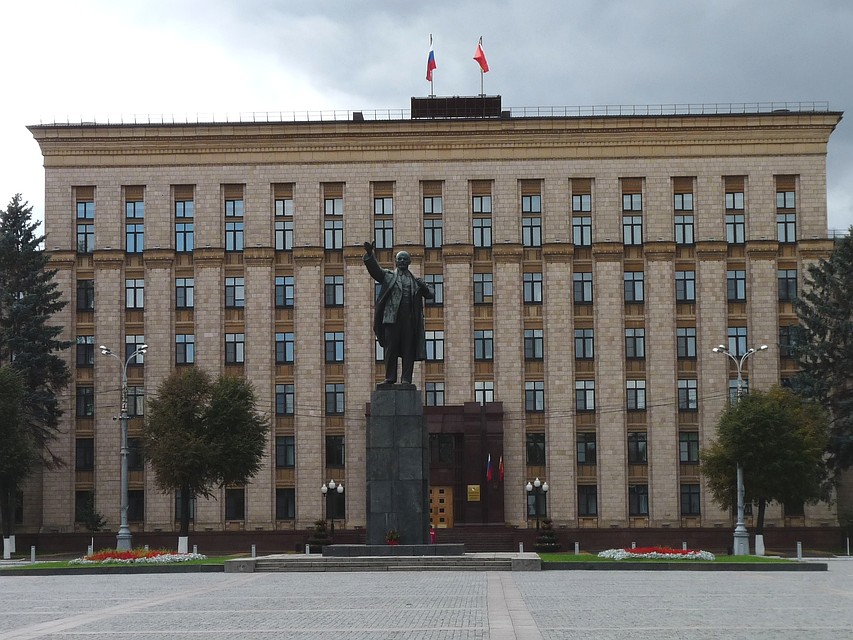 Документы нужно будет нести в правительство области к подъезду № 5.