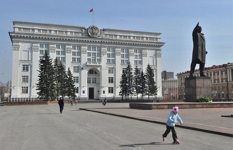 Власти Кузбасса сохранят короткую рабочую пятницу для сотрудниц обладминистрации на летний период Фото: АКО