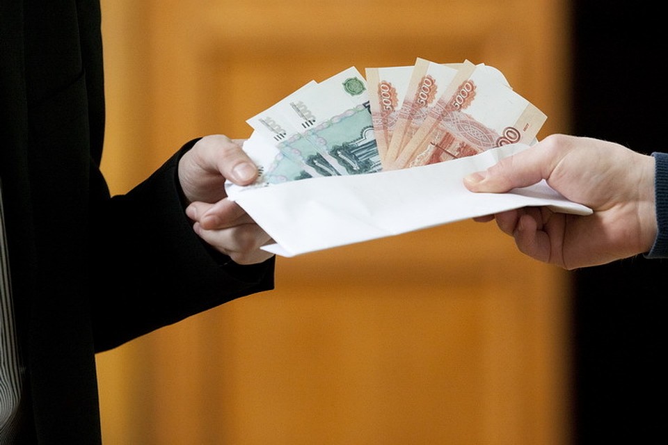 Педагог вымогал взятку у двух студентов, которые никак не могли сдать зачет по дисциплине.