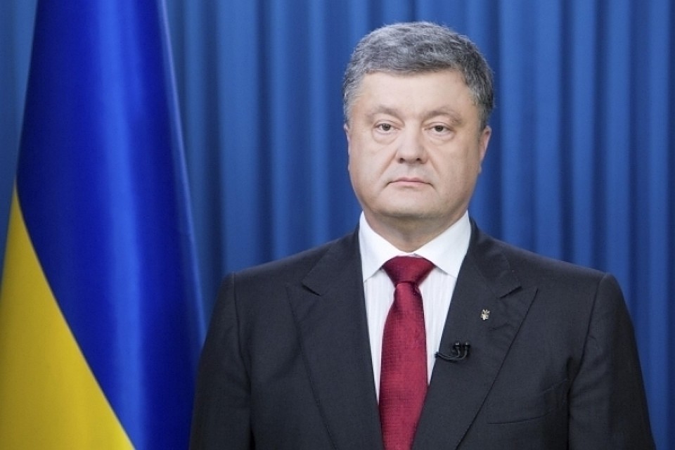 Порошенко отозвал из Рады поправки о лишении крымчан украинского гражданства