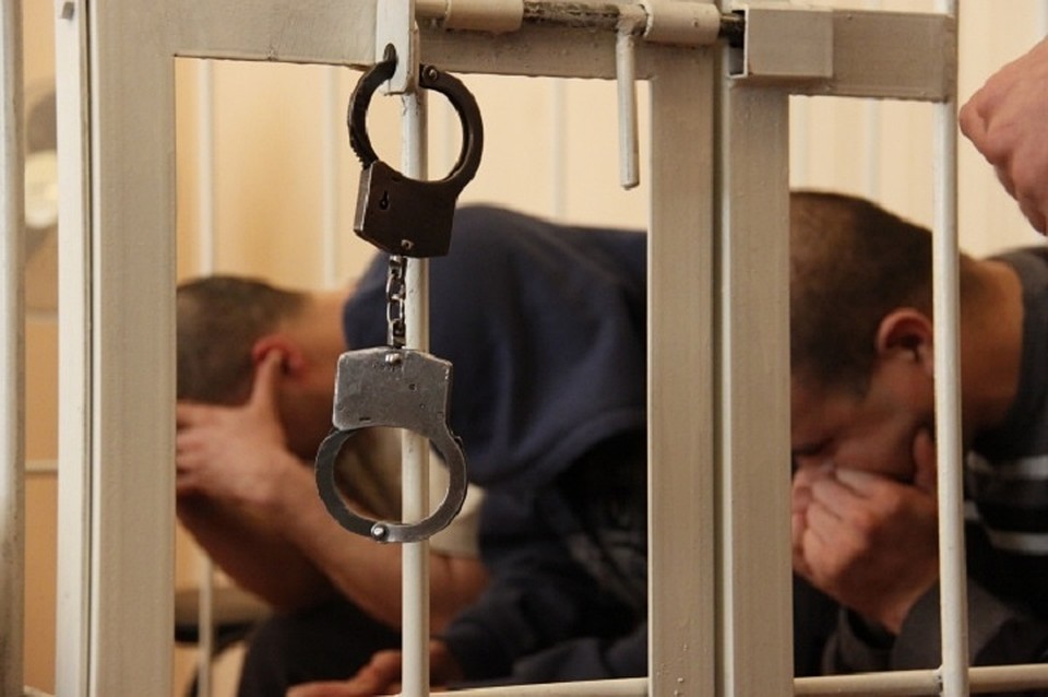 Часть похищенных денег вернули, самих же задержанных поместили под стражу.