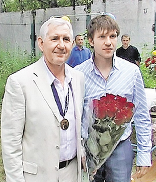 Были у двух Иванов и лучшие времена - младший дарил старшему медаль чемпионата Европы на его день рождения.