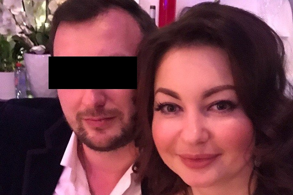 С виду - счастливая семья. Глядя на это фото, сложно поверить в тот ужас, что творился в стенах дома этой семьи.
