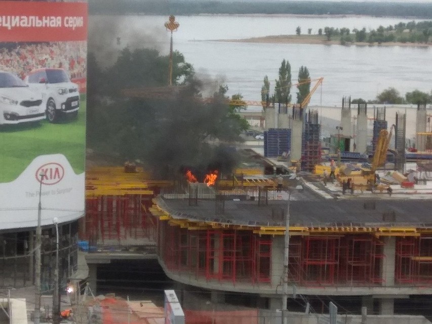 На Предмостной площади загорелась гостиница-недострой