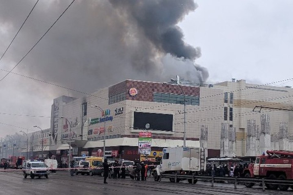 Предприниматель и собственник помещений сгоревшего ТРЦ "Зимняя вишня" требуетет взыскать с "Кемеровского кондитерского комбината 679 тысяч 722 рублей