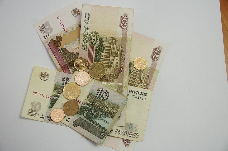 Деньги мужчине передали за содействие в защите выпускной работы