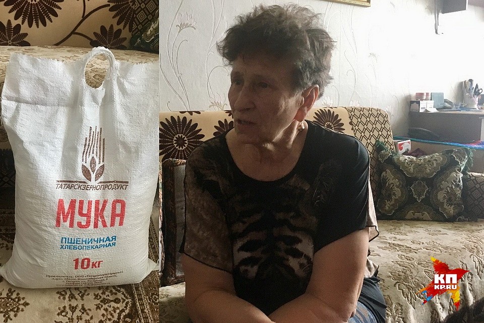 Надежда Маркова считает, что такой подарок - не к месту. «Лучше бы нормальной открыткой поздравили», - считает женщина.