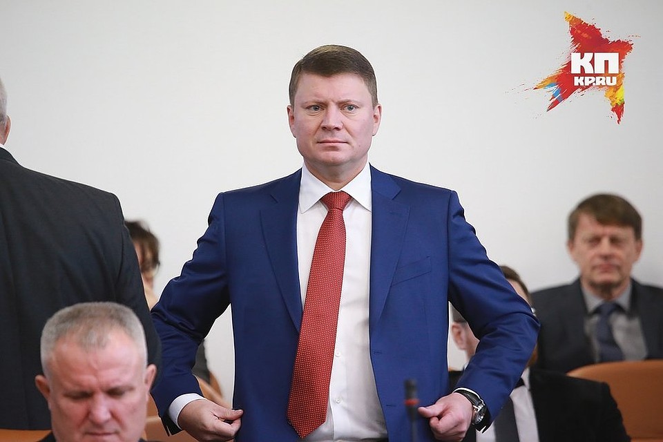 Таким красным словцом Сергей Еремин выразил свое негодование по поводу того, во что горожане превратили берег Енисея на острове Молокова.