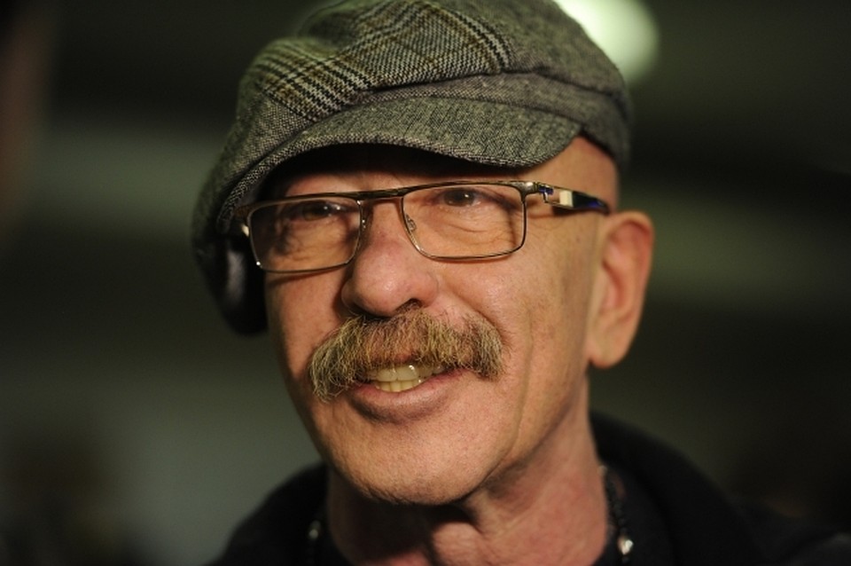 Александр Яковлевич Розенбаум родился 13 сентября 1951 года в Ленинграде в семье студентов-однокурсников. Семья Розенбаумов жила в доме № 102 на Невском проспекте