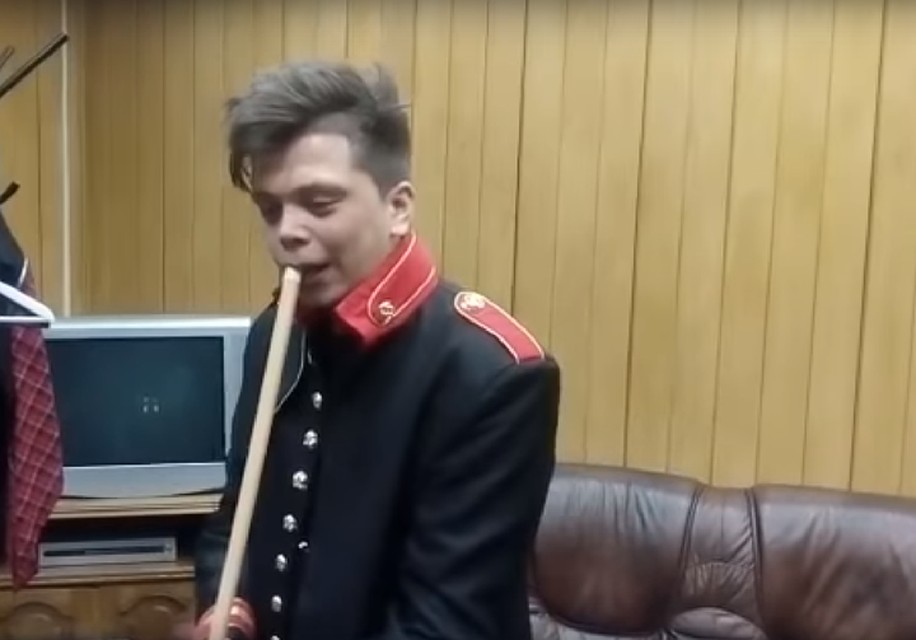Радик Юльякшин сыграл на курае
