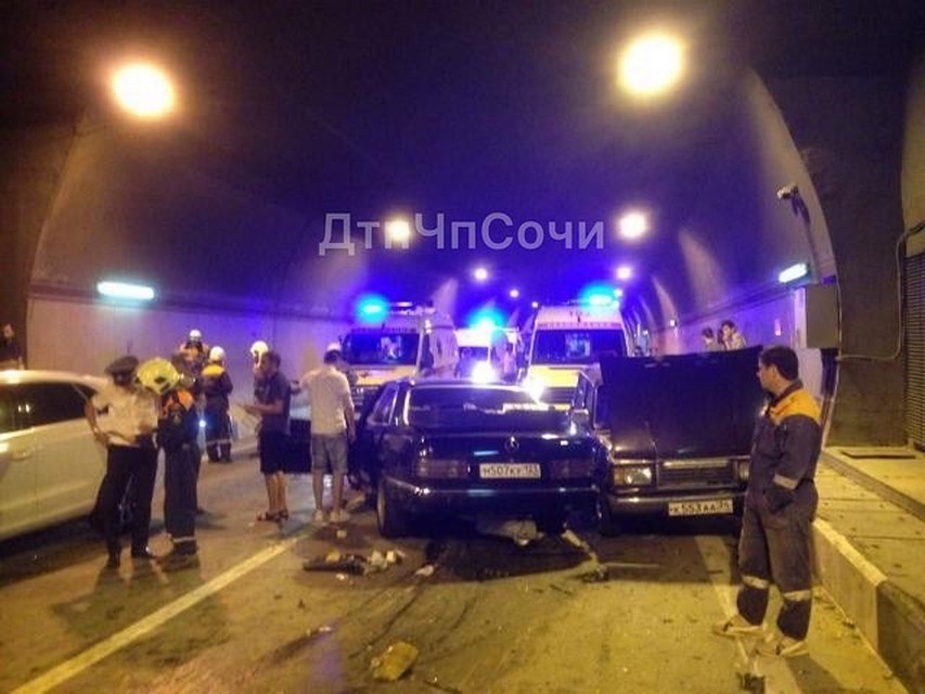 В Сочи столкнулись четыре автомобиля