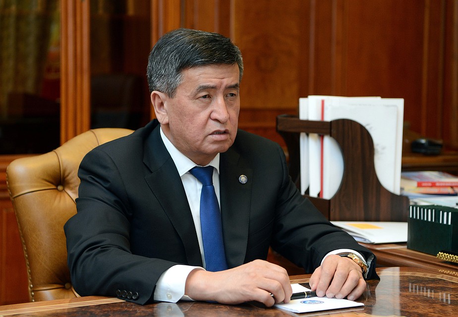 Жээнбеков вызвал в кабинет премьер-министра и дал ему поручения.