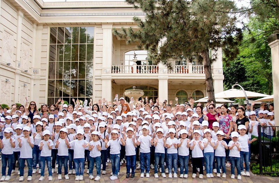 Дети и их родители выразили выступили против похищения невест.