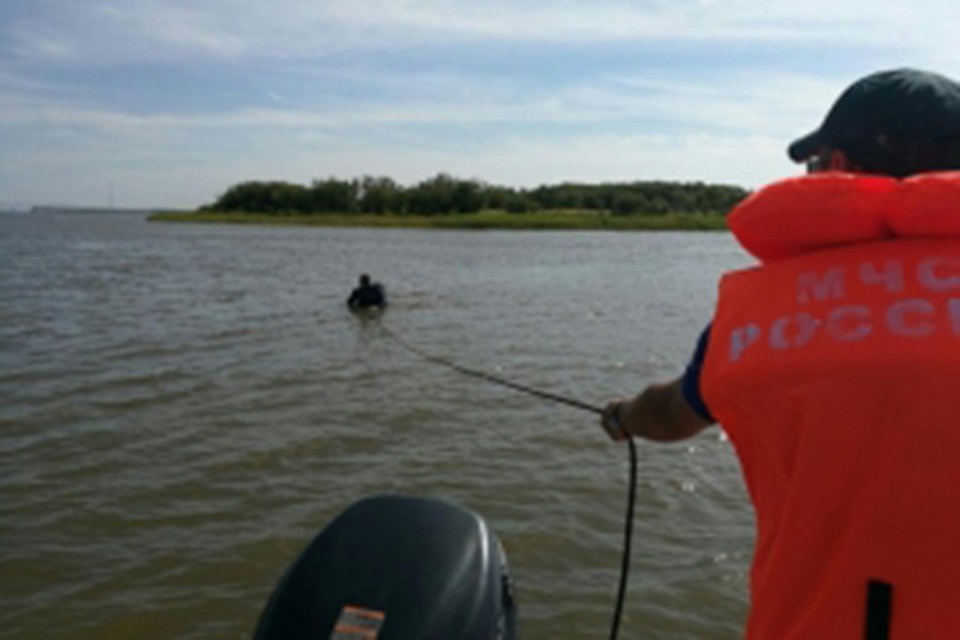 Водолазы продолжают искать пропавшего на реке в Хабаровском районе мужчину