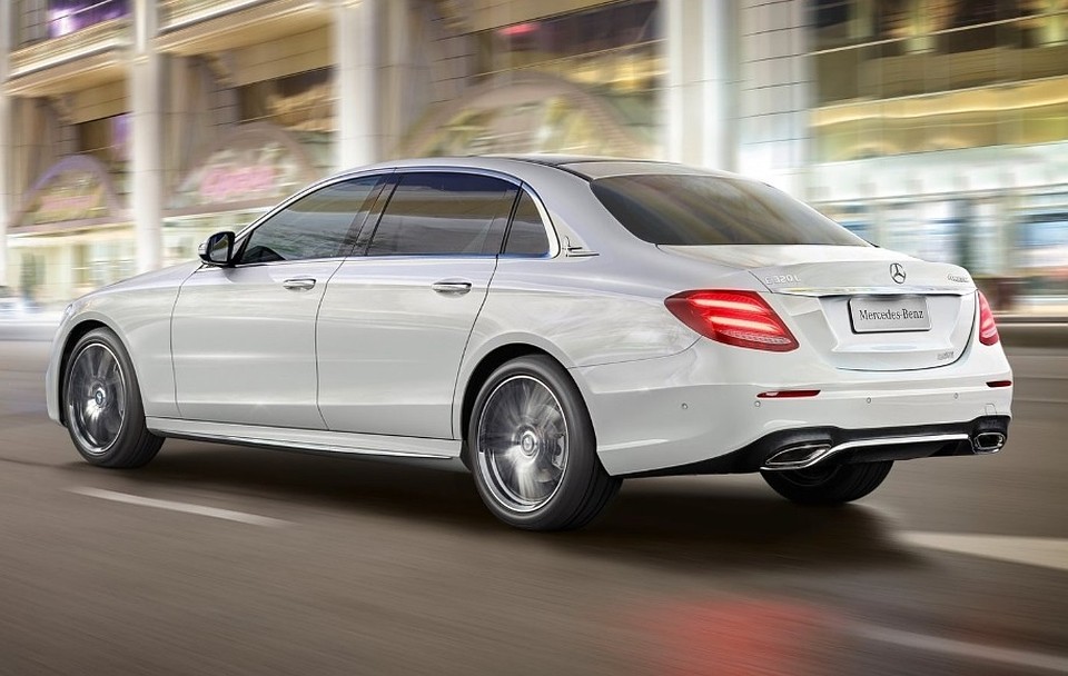 По первым характеристикам, чиновникам подойдет Mercedes-Benz E-класса. Фото: mercedes.carclub.ru