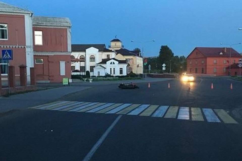 В Орше сегодня ночью погиб мотоциклист, который ехал без шлема. Фото: социальные сети.